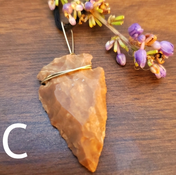 🌿 Natural Stone Arrowhead Necklace 🌿 - Picture 4 of 16